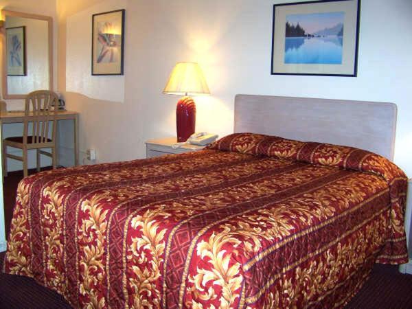Townhouse Motel Weed Room photo